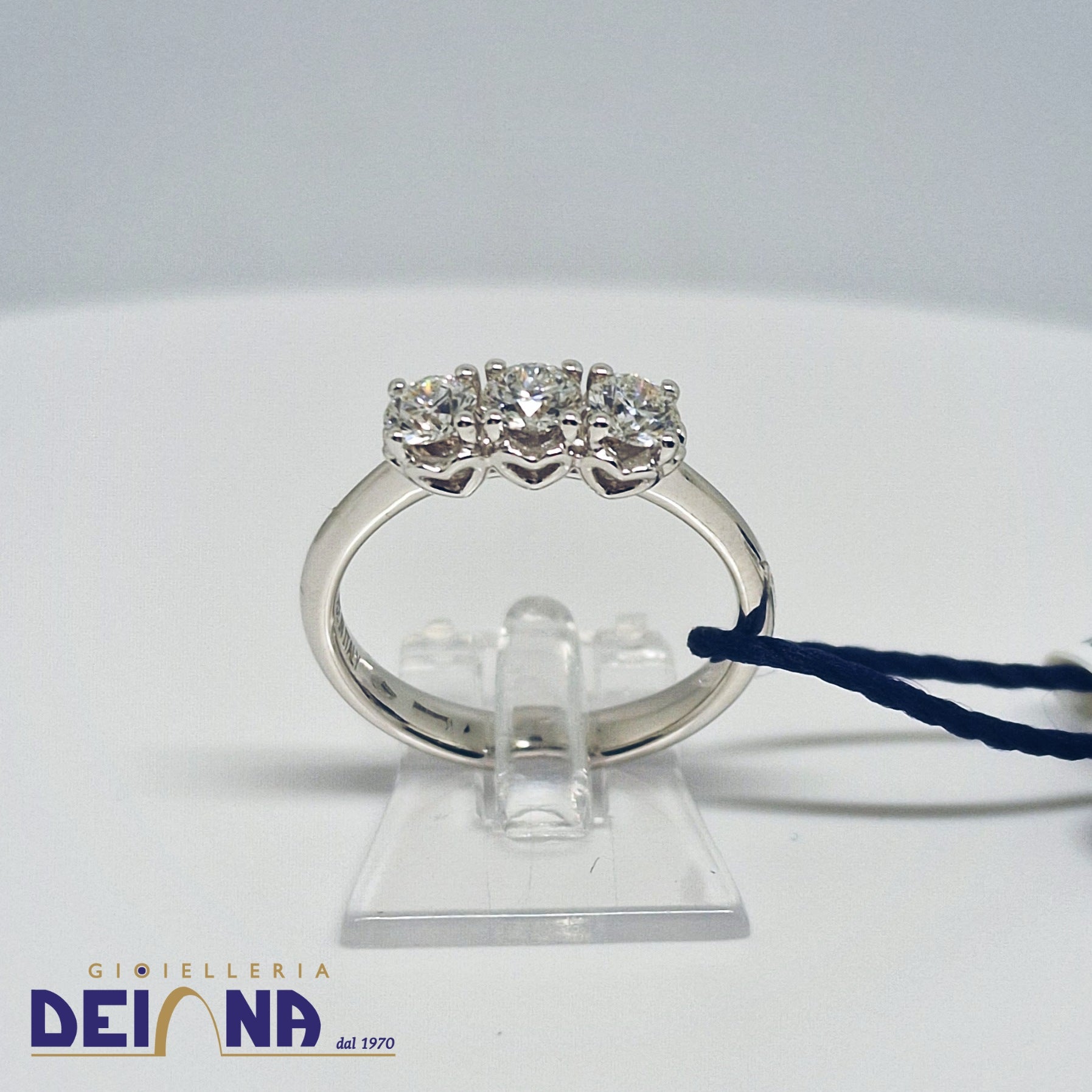ReCarlo - Anniversary, anello tre pietre oro bianco 18 Kt e diamanti taglio brillante