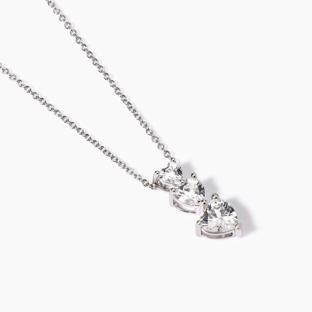 Girocollo LOVELY con tre cuori di zirconi