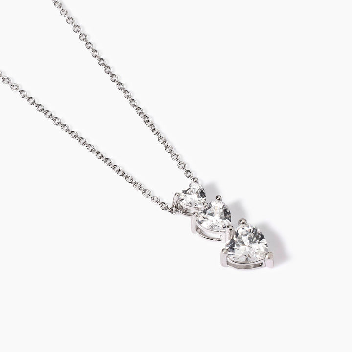 Girocollo LOVELY con tre cuori di zirconi