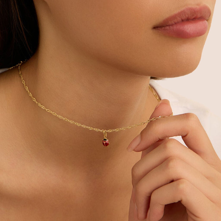 Pendente coccinella Poème in oro giallo 9 kt e smalto rosso