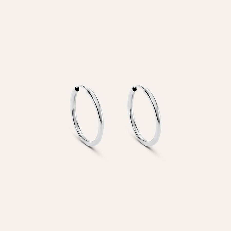 Orecchini a cerchio Toujours in oro bianco 9 kt, 15 mm