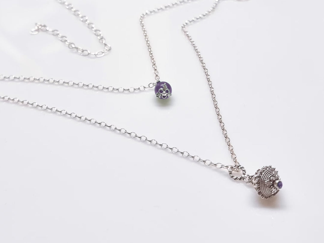 Collana a  Doppio Filo di Su Kokku con Pendente viola e Bottone Sardo.