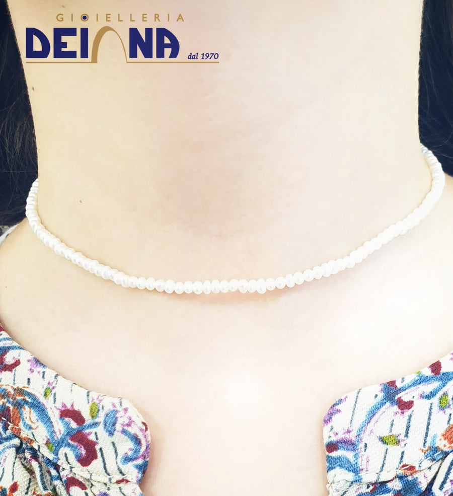 Marakò: Choker di filo di perle bianche micro, con chiusura in argento gold rose
