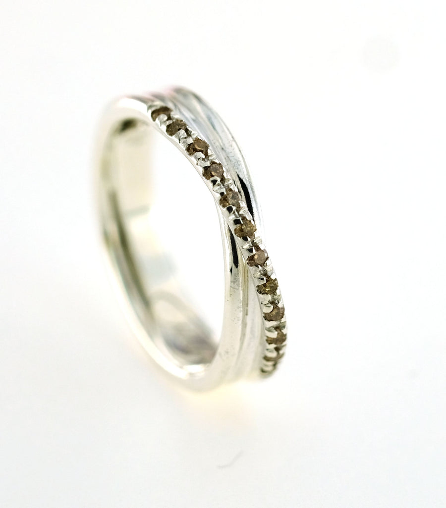 Filodellavita: Anello in argento al palladio e diamanti brown